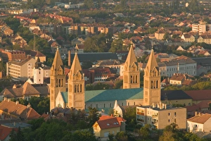 Images Dated 18th May 2004: HUNGARY-Southern Transdanubia-PECS: Town View & Basilica of St. Peter from Northern