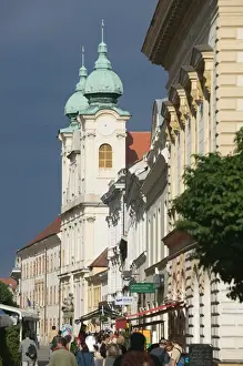 Images Dated 17th May 2004: HUNGARY-Southern Transdanubia-PECS: Kiraly utca Street - Church of St. Stephen (b