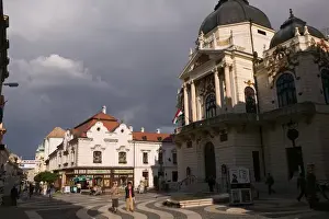 Images Dated 17th May 2004: HUNGARY-Southern Transdanubia-PECS: Kiraly utca Street - Pecs National Theater