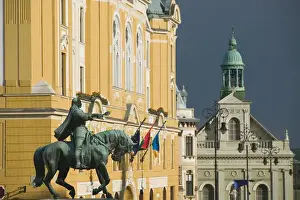 HUNGARY-Southern Transdanubia-PECS: Szechenyi ter Square / Town Hall