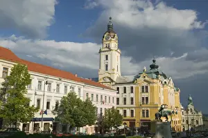 Images Dated 17th May 2004: HUNGARY-Southern Transdanubia-PECS: Szechenyi ter Square / Town Hall / Afternoon