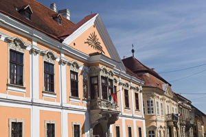 Images Dated 9th May 2004: HUNGARY-WESTERN TRANSDANUBIA-Gyor: Buildings along Szechenyi Ter Square