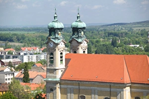 Images Dated 9th May 2004: HUNGARY-WESTERN TRANSDANUBIA-Tata: Holy Cross Church from Calvary Hill Lookout Tower