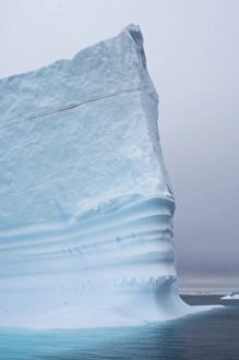 Images Dated 27th January 2007: iceberg floating off the western Antarctic peninsula, Antarctica, Southern Ocean