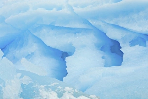 Images Dated 14th May 2005: iceberg floating off the western Antarctic peninsula, Antarctica, Southern Ocean