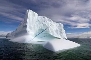 Images Dated 1st February 2007: iceberg floating off the western Antarctic peninsula, Antarctica, Southern Ocean