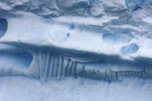 Images Dated 4th February 2007: iceberg floating off the western Antarctic peninsula, Antarctica, Southern Ocean