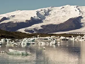 Images Dated 22nd September 2011: Iceberg formations broken off from the Breidamerkurjokull glacier, part of the Vatnajokull