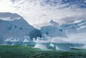 Images Dated 20th May 2005: iceberg along the western Antarctic peninsula, Antarctica, Southern Ocean