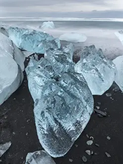 Images Dated 24th February 2015: icebergs on black volcanic beach