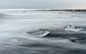 Images Dated 20th February 2015: icebergs on black volcanic beach