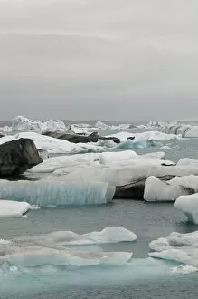 Images Dated 31st May 2007: Icebergs floating in Jokulsarlon glacial lagoon, South coast, Iceland