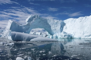 Images Dated 23rd May 2005: icebergs floating off the western Antarctic peninsula, Antarctica, Southern Ocean