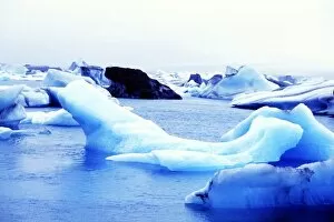 Images Dated 10th June 2004: Icebergs at Jokulsarlon Lagoon Breidamerkurjokull in Southern Iceland