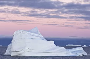 Images Dated 22nd August 2007: Icebergs at sunrise Cape York Weast Coast of Greenland