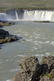 Images Dated 28th July 2004: Iceland, Godafoss waterfall