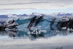 Images Dated 6th February 2019: Iceland, Icebergs in Jokulsarlon lagoon