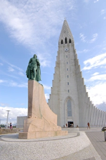 Images Dated 23rd July 2004: Iceland, Reykjavik, Hallgrimskirkja, Leif Eriksson