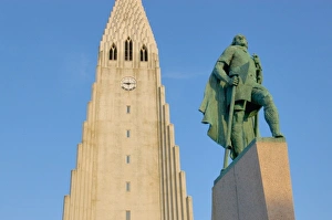 Images Dated 23rd July 2004: Iceland, Reykjavik, Hallgrimskirkja, Leif Eriksson