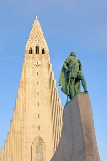 Images Dated 23rd July 2004: Iceland, Reykjavik, Hallgrimskirkja, Leif Eriksson