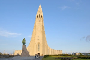 Images Dated 23rd July 2004: Iceland, Reykjavik, Hallgrimskirkja, Leif Eriksson