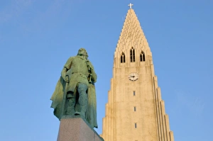 Images Dated 23rd July 2004: Iceland, Reykjavik, Hallgrimskirkja, Leif Eriksson