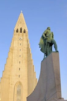 Images Dated 23rd July 2004: Iceland, Reykjavik, Hallgrimskirkja, Leif Eriksson