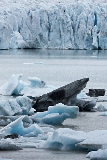 Images Dated 29th July 2009: Iceland, Skaftafell National Park, Icebergs from Vatnajokull Glacier in Fjarllson Lake
