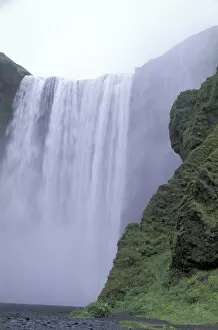 Images Dated 16th April 2004: Iceland Skogafoss Falls
