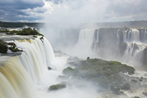 Images Dated 8th December 2011: Iguacu (Iguazu) Falls, Cataratta Foz do Iguacu, Parana, Iguazu National Park, Brazil