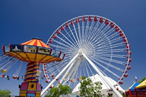 Images Dated 4th June 2012: Illinois, Chicago. Navy Pier along the shores of Lake Michigan