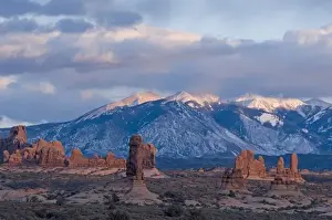 Images Dated 17th February 2009: Illuminated red sandstone pinnacles in Arches National Park, Utah
