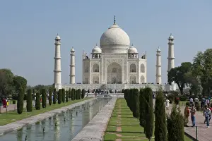 Images Dated 16th April 2015: India, Agra, Taj Mahal. Famous landmark memorial to Queen Mumtaz Mahal, circa 1632