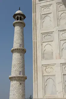 Images Dated 16th April 2015: India, Agra, Taj Mahal. Famous landmark memorial to Queen Mumtaz Mahal, circa 1632