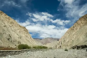Images Dated 23rd September 2011: India, Ladakh, Markha Valley, scenic landscape between the mountains