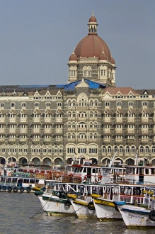 Images Dated 26th April 2009: India, state of Maharashtra, Mumbai (aka Bombay). Waterfront area of Mumbai with