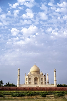 Images Dated 10th July 2024: India, Uttar Pradesh, Agra. Taj Mahal, in wide angle vertical view in early morning sky