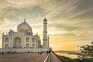 Images Dated 7th February 2017: India, Uttar Pradesh. Agra. No Water No Life expedition, Taj Mahal tomb and minarets