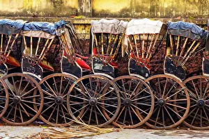 Kolkata Prints: India, West Bengal, Kolkata near Sealdah Railway Station at Koley crossing
