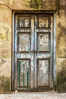 Kolkata Prints: India, West Bengal, Kolkata. Old door