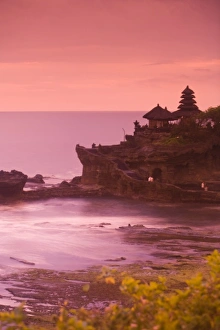 Indonesian Prints: Indonesia, Bali Province, Tabanan City. Tanah Lot Balines Hindu Temple