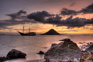 Images Dated 29th August 2009: Indonesia, Komodo National Park