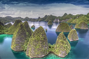 Images Dated 6th February 2015: Indonesia, West Papua, Raja Ampat. Wayag Island landscape