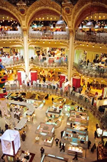 Images Dated 15th December 2005: Interior of department store Galeries Lafayette in Paris, France