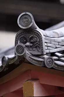 Images Dated 20th June 2012: Intricate details in the construction of the main temple in the grounds of the Sanjuusangendo