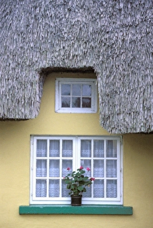 Ireland, Adair Co Limerick, thatched Cottage