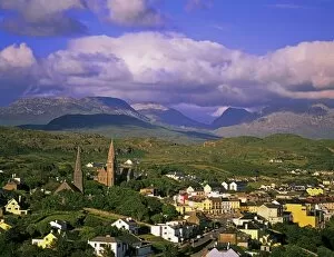 Images Dated 11th June 2007: Ireland, County Galway, Connemara. View of the town of Clifden