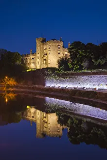 Ireland, County Kilkenny, Kilkenny City, Kilkenny Castle, dusk