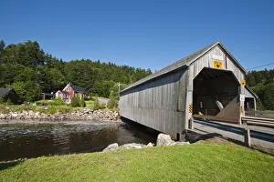 Images Dated 28th July 2009: Irish River covered bridge, St. Martins, New Brunswick, Canada
