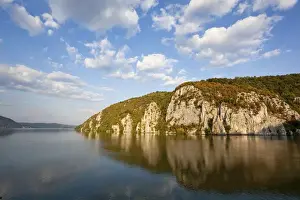 Images Dated 23rd September 2009: Iron Gate, Portile de Fier, gorge of river danube through the southern carpathian Mountains